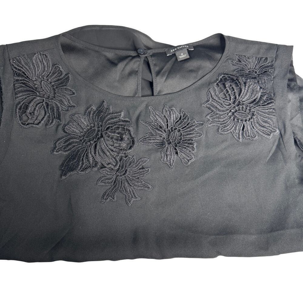 Ann Taylor Women's sz Small Black Sleeveless Blouse Sheer Cutout Floral